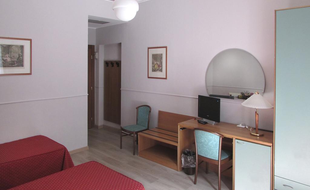 Hotel Johnny Милан Экстерьер фото